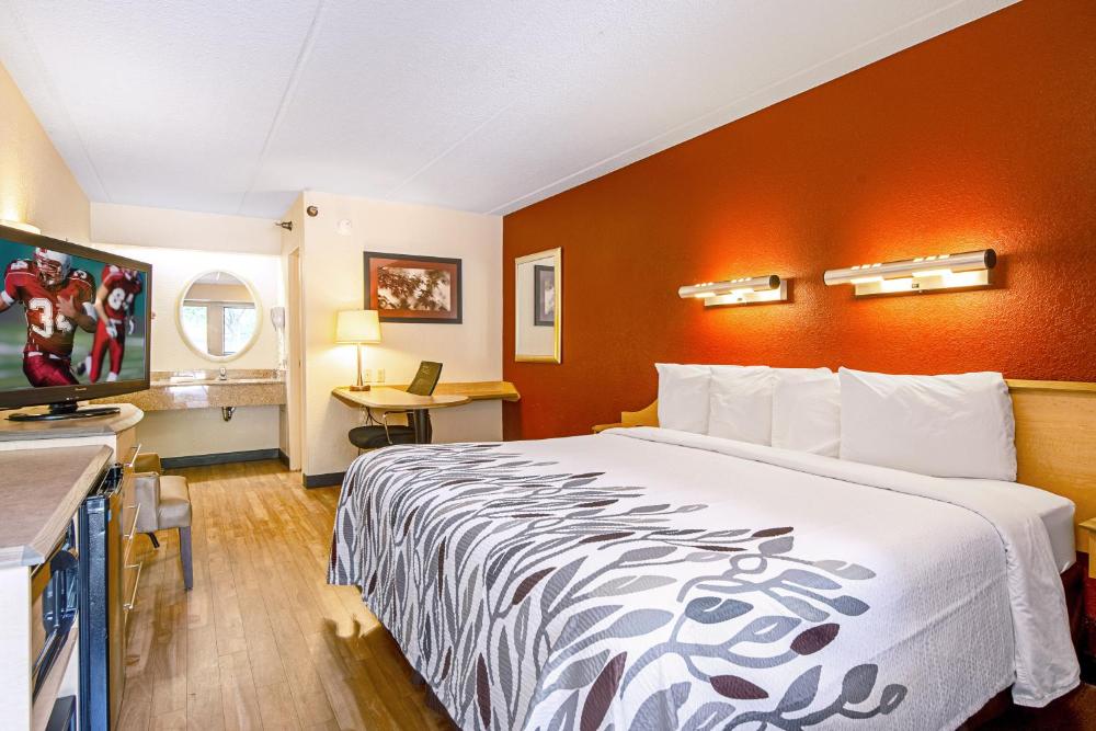 Superior King Room Non-Smoking interior